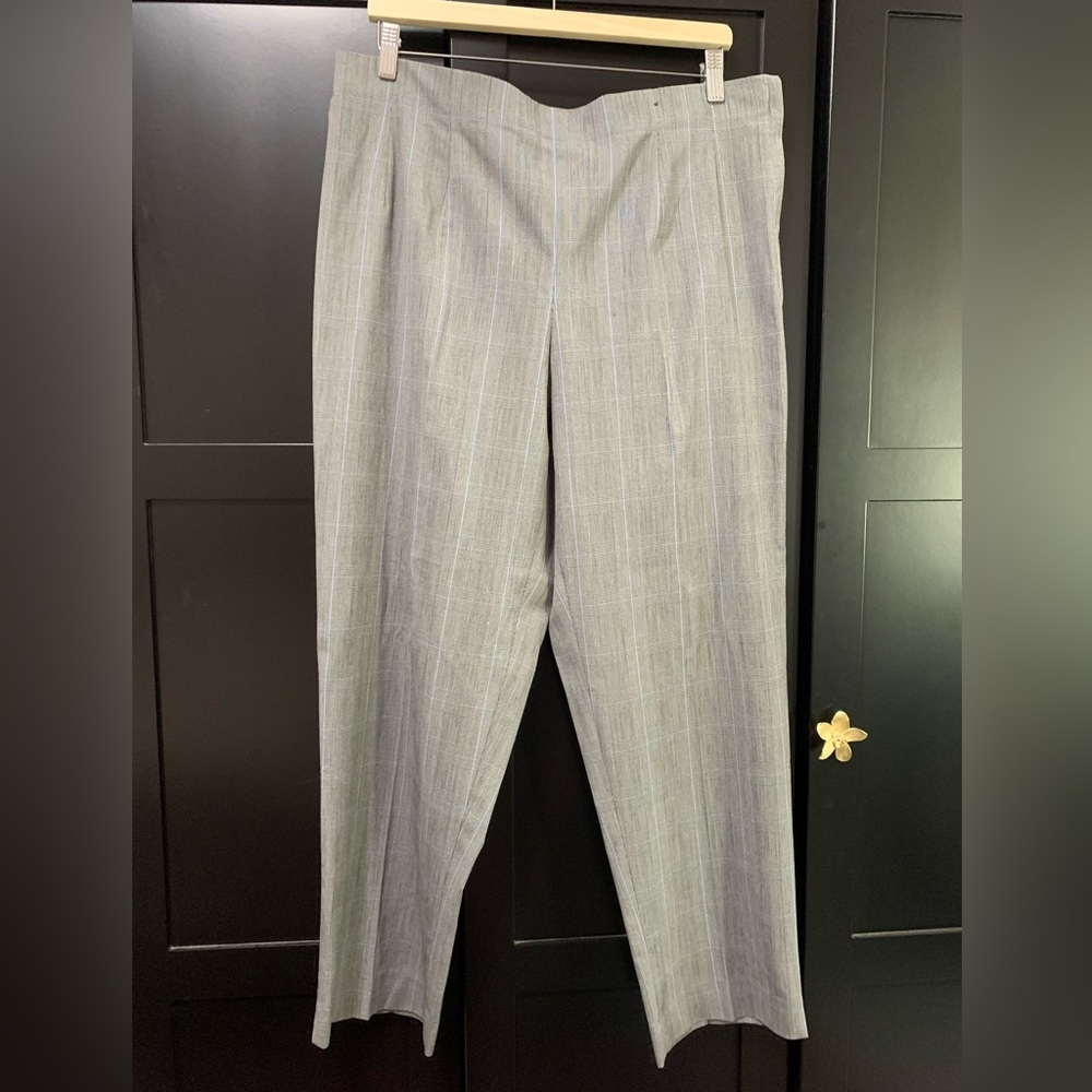 Avenue Womens Plaid Light Gray Dress Pants, size 16, classic, timeless